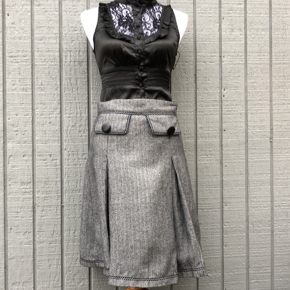 Hazel Hazel Tweed/Wool Pleated SKIRT w/ Double Faux Pockets in Front & Back Sz S